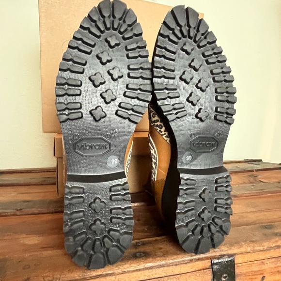 Unity in Diversity Camo Animal Print Combo Bootie Sz 39 New With Box - Picture 12 of 12